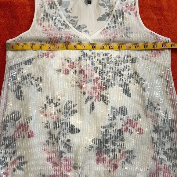 NEW White House Black Market Sequins Overlay Top.Size S - Picture 13 of 13